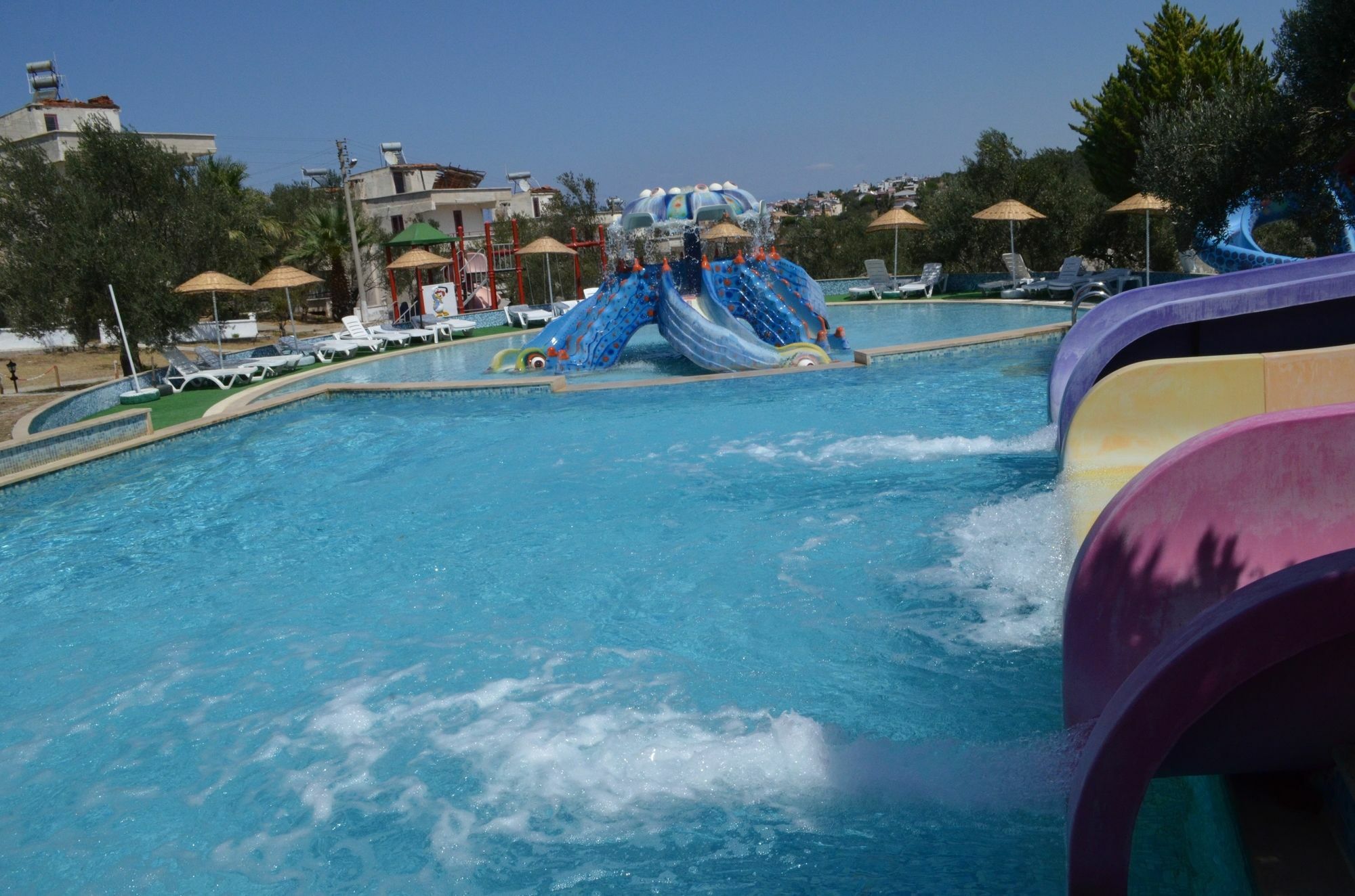 Zeytin Apart Otel Aquapark Айвалык Экстерьер фото